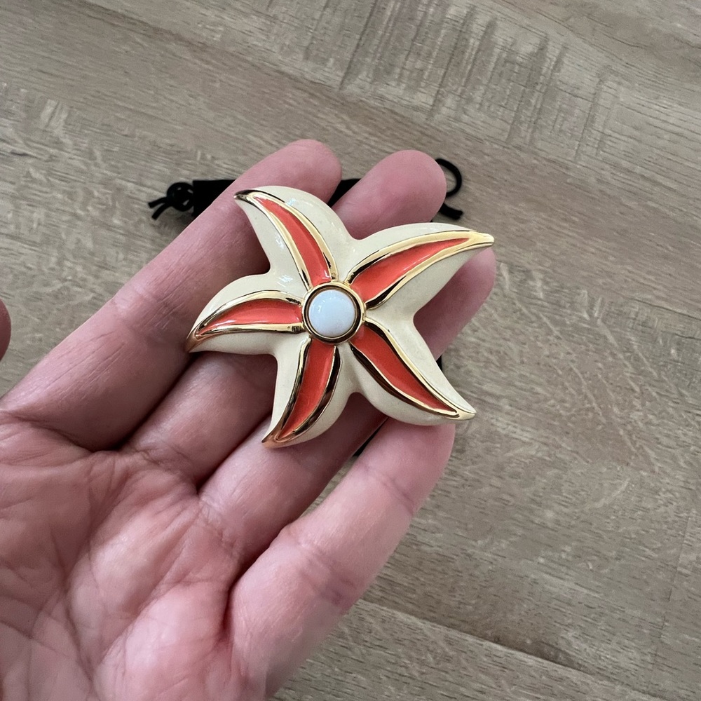 Vintage‎ St. John Enamel orange / ivory starfish Brooch 1980s